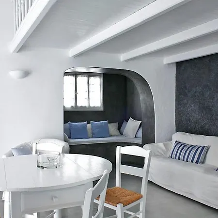 Villa Thrilling Santorini Ragus 1 Bedroom Min Children Age 12 Years Spacious Shared Sun Terrace And Swimming Pool With Breathtaking Oia