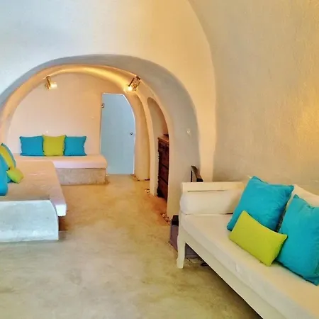 Thrilling Santorini Ragus 1 Bedroom Min Children Age 12 Years Spacious Shared Sun Terrace And Swimming Pool With Breathtaking Oia