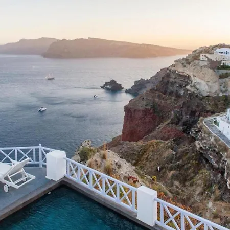 Thrilling Santorini Ragus 1 Bedroom Min Children Age 12 Years Spacious Shared Sun Terrace And Swimming Pool With Breathtaking Villa Oia
