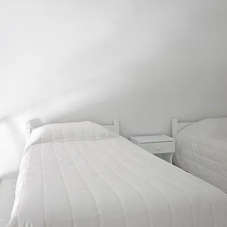 Вилла Thrilling Santorini Ragus 1 Bedroom Min Children Age 12 Years Spacious Shared Sun Terrace And Swimming Pool With Breathtaking