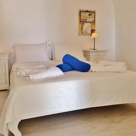 Вилла Thrilling Santorini Ragus 1 Bedroom Min Children Age 12 Years Spacious Shared Sun Terrace And Swimming Pool With Breathtaking *