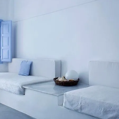 Вилла Thrilling Santorini Ragus 1 Bedroom Min Children Age 12 Years Spacious Shared Sun Terrace And Swimming Pool With Breathtaking Ия