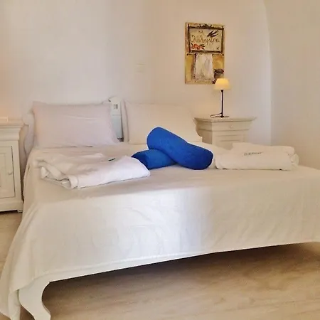 Вилла Thrilling Santorini Ragus 1 Bedroom Min Children Age 12 Years Spacious Shared Sun Terrace And Swimming Pool With Breathtaking